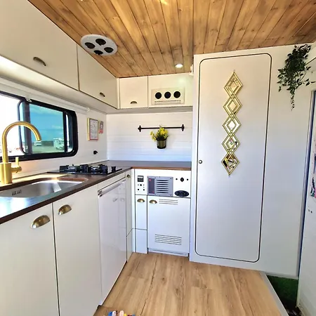 Camping Camper Estatico Solo Para Alojar En El Frente Del Mar *