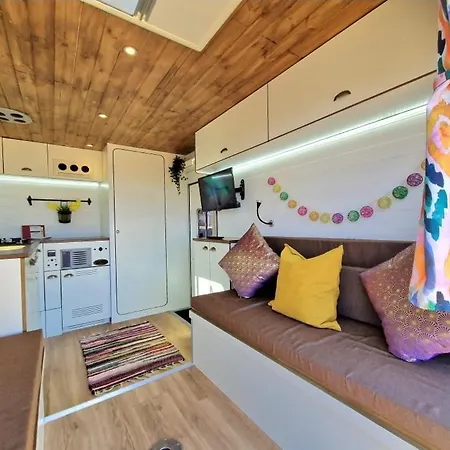 Kamp alanı Camper Estatico Solo Alojar En El Frente Del Mar *